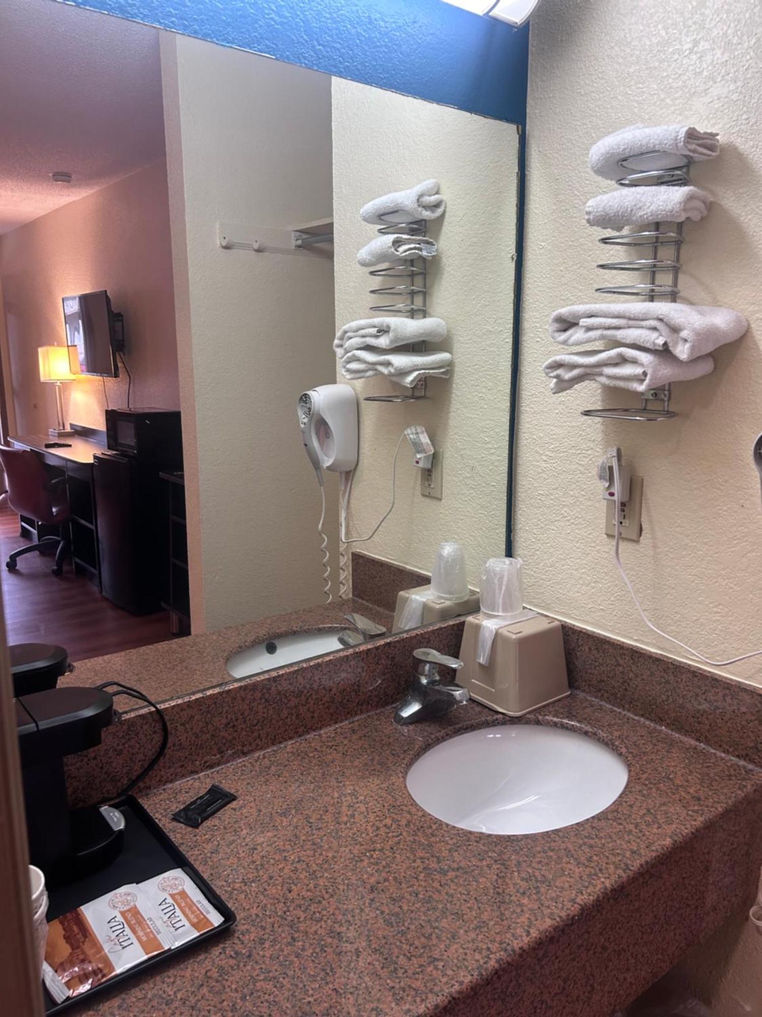 Americas Best Value Inn Dayton Exteriör bild